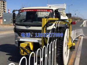 河南都市機械設備有限公司與晉中**共同研制開發(fā)成功了新型的護欄清洗車